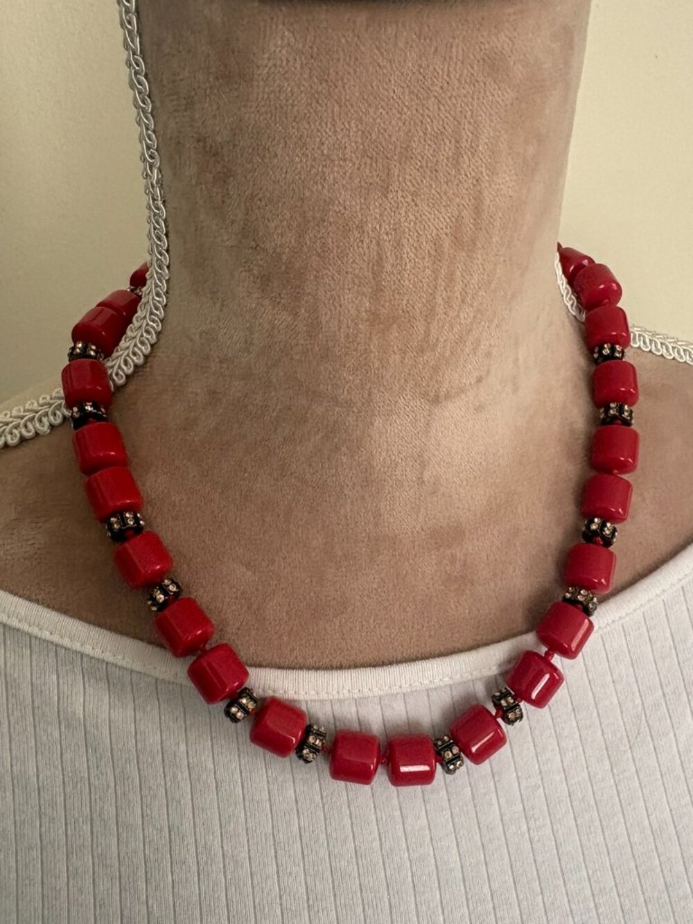 VTG Liz Claiborne Chunky Red Resin Barrel Bead Statement Necklace Y2K